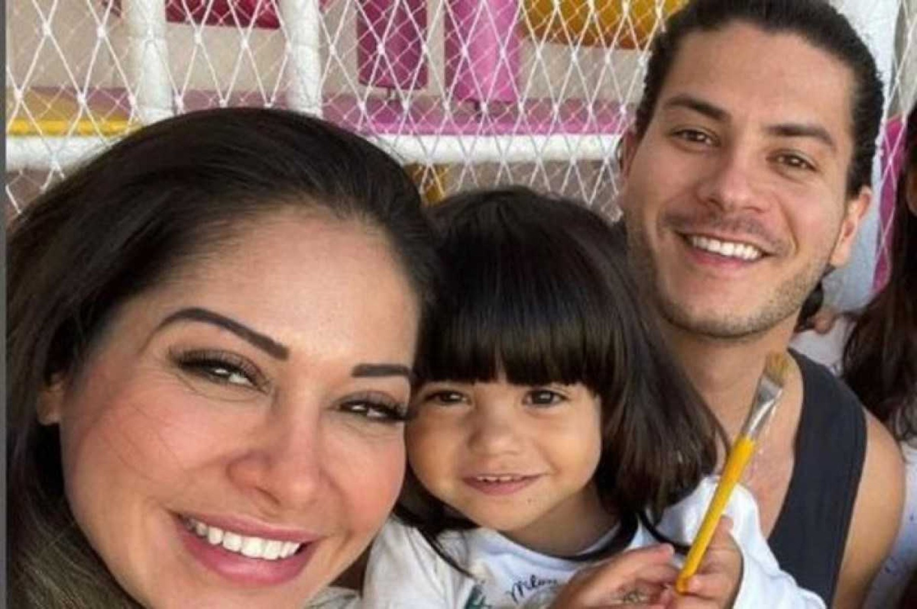 Maira Cardi e Arthur Aguiar trocam farpas em rede sociais quando deveriam educar a filha