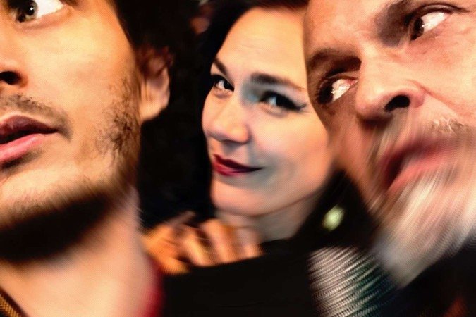 T.R.I.N.T.A
Direção: André Amaro. Com  Vanessa di Farias, Raquel Aló e Claudio Lago.
