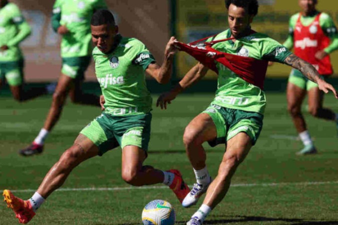  Os jogadores Garcia e Felipe Anderson (D), da SE Palmeiras, durante treinamento, na Academia de Futebol. (Foto: Cesar Greco/Palmeiras/by Canon)
     -  (crédito:  CESAR GRECO)