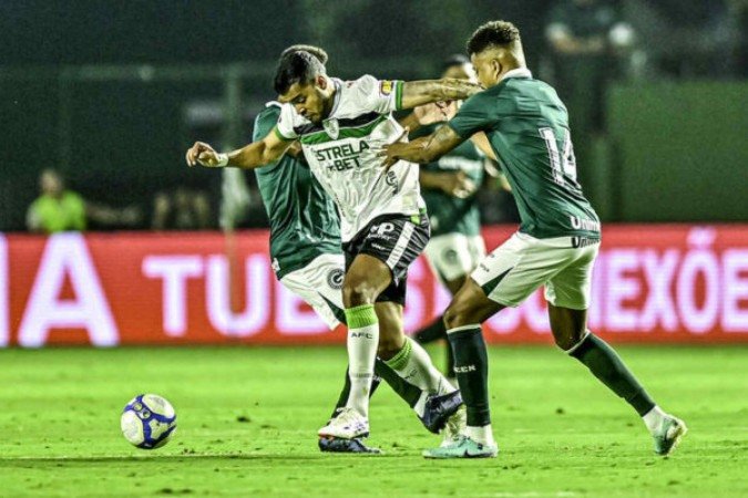 Goiás e América-MG se enfrentaram na Serrinha e com vitória dos mandantes -  (crédito: Foto: Mourão Panda / América)