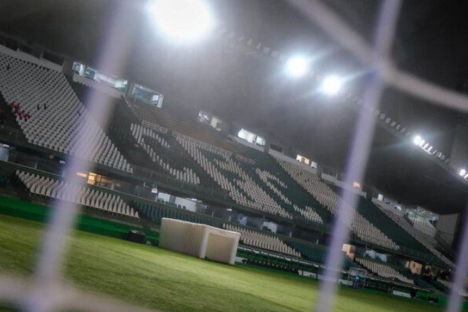 Jogadores do Grêmio agradecem presença da torcida em retorno aos gramados, no duelo com o The Strongest pela Libertadores, no Couto Pereira - (crédito: Foto: Lucas Uebel/Grêmio FBPA) Jogadores do Grêmio agradecem presença da torcida em retorno aos gramados, no duelo com o The Strongest pela Libertadores, no Couto Pereira - (crédito: Foto: Lucas Uebel/Grêmio FBPA)