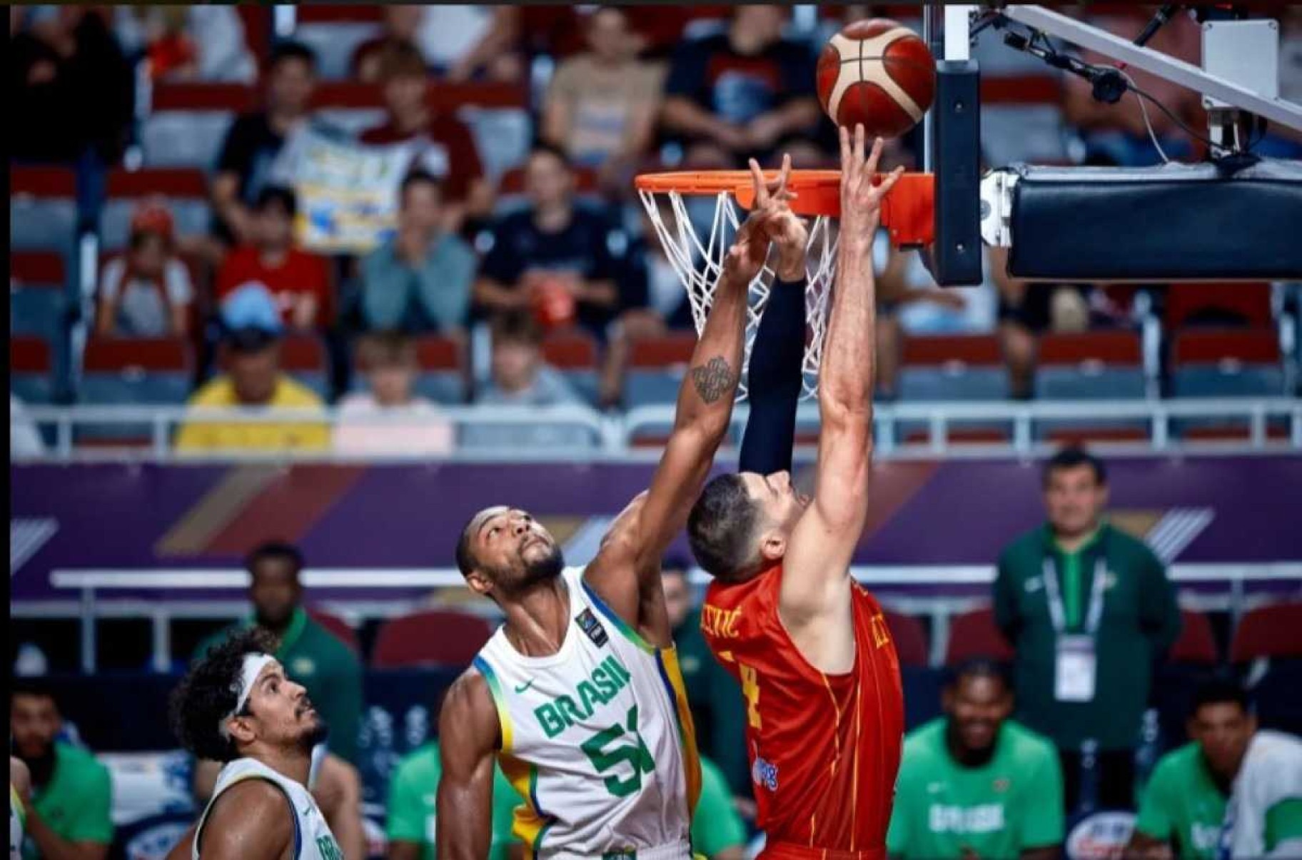 Pré-Olímpico de basquete masculino: Brasil vence Montenegro na estreia