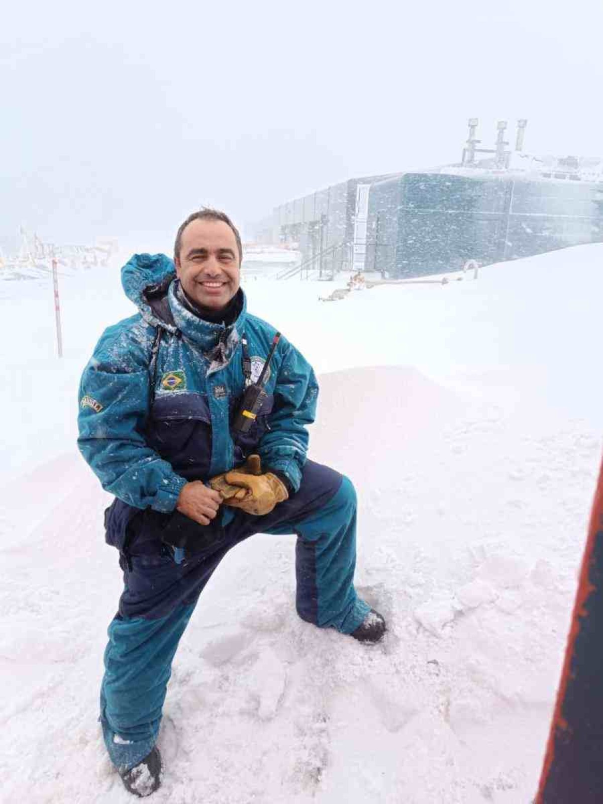 Chefe, síndico e embaixador: a rotina do comandante da Estação Antártica