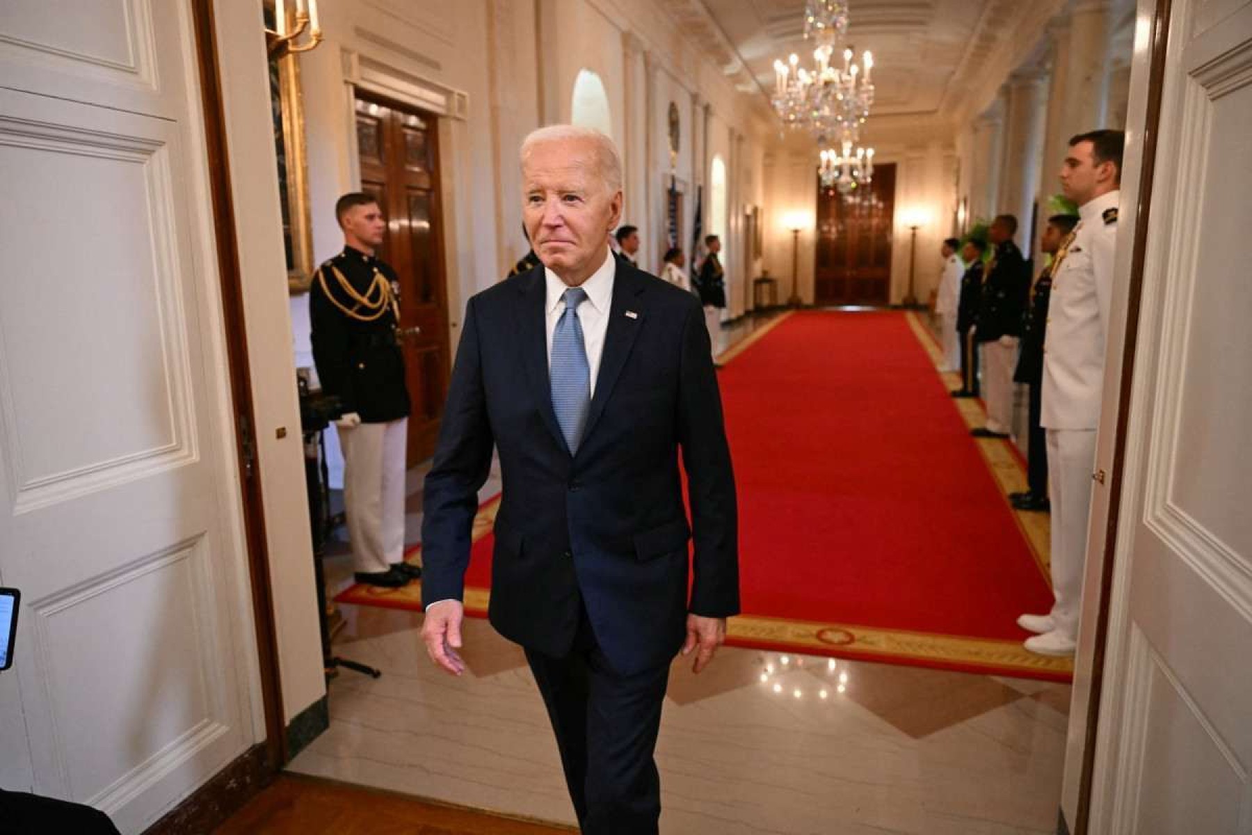 EUA: Em queda nas pesquisas, Biden insiste na disputa pela Casa Branca