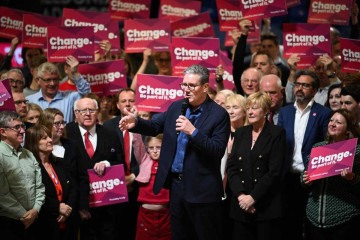 Keir Starmer, líder do Partido Trabalhista, discursa em Glasgow, na Escócia, durante encerramento de campanha -  (crédito: Andy Buchanan/AFP)