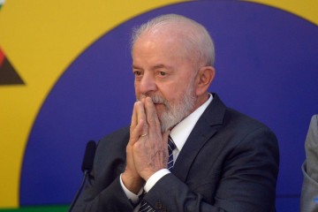 Lula ironizou o caso do ex-presidente Jair Bolsonaro, indiciado por peculato, lavagem de dinheiro e associação criminosa -  (crédito:  Ed Alves/CB/DA.Press)