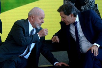 Presidente Lula conversa com Hadadd, durante lançamento do Plano Safra nesta quarta-feira (3/7) -  (crédito: Ed Alves/ CB/DAPress)