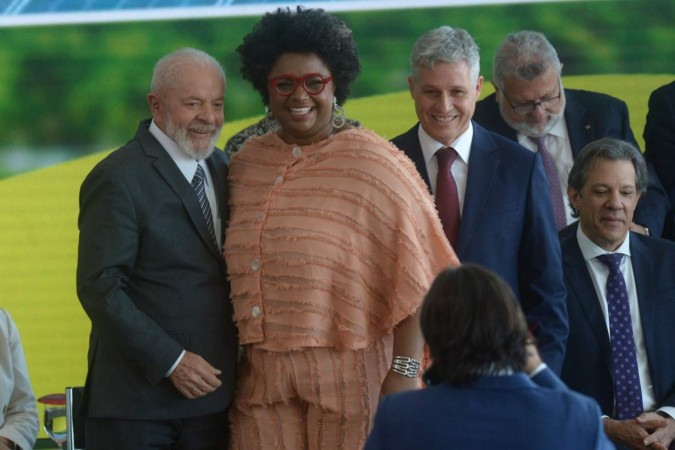  03/07/2024 Credito: Ed Alves/CB/DA.Press. Politica. Presidente Lula na cerimonia Safra 2024/2025. Na foto, a cantora Ellen Ol..ria. Cantou o Hino Nacional. 
     -  (crédito:  Ed Alves/CB/DA.Press. Politica. Presidente Lula na cerimonia Safra 2024/2025. Na foto, a cantora Ellen Ol..ria. Cantou o Hino Nacional. )