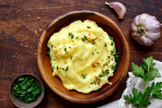 Purê de batata com alho e queijo (Imagem: Liliya Kandrashevich | Shutterstock) - (crédito: EdiCase) Purê de batata com alho e queijo (Imagem: Liliya Kandrashevich | Shutterstock) - (crédito: EdiCase)