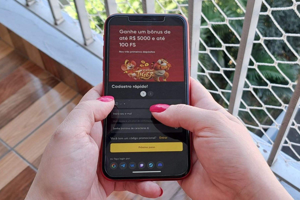 Vício em jogos on-line, como o 'tigrinho', endivida brasileiros