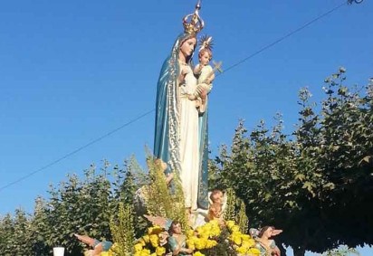 No dia 2 de julho de 1505, o relato da aparição da Virgem Maria a um pastor na província de Leão, na Espanha, deu início à veneração da “Virgem do Carminho”. 
 -  (crédito:  Reprodução de Facebook Festas em honra de Nossa Senhora do Caminho)