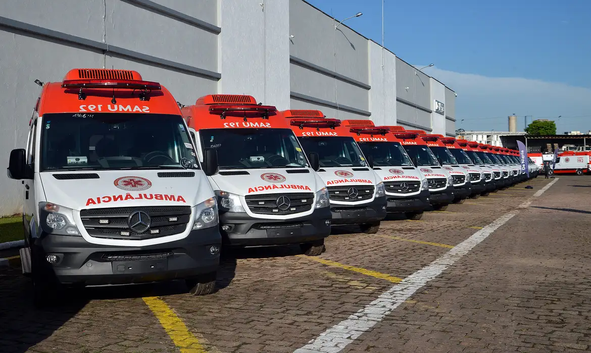 Lula entrega 280 novas ambulâncias para a frota do Samu -  (crédito: EBC)