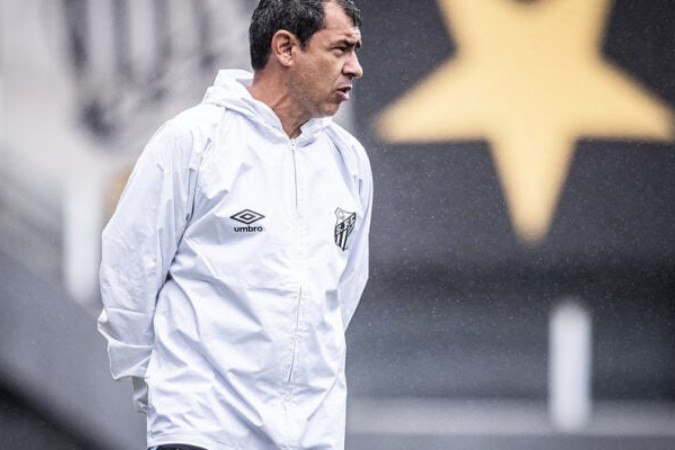 Santos avisa Corinthians que não vai liberar Carille -  (crédito: Foto: Raul Baretta / Santos)