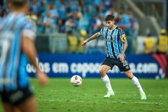 Villasanti, volante do Grêmio, em atuação pelo Paraguai contra a Seleção Brasileira pela Copa América - (crédito: Foto: Frederic J. Brown/AFP via Getty Images) Villasanti, volante do Grêmio, em atuação pelo Paraguai contra a Seleção Brasileira pela Copa América - (crédito: Foto: Frederic J. Brown/AFP via Getty Images)