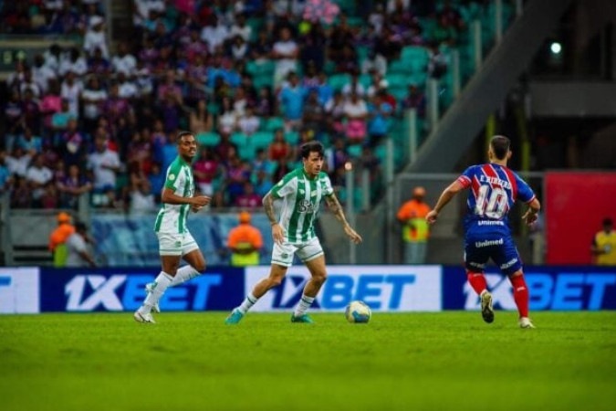 Everton Ribeiro deu o passe para o primeiro gol do Bahia, marcado por Thaciano -  (crédito: Foto: Fernando Alves/ECJ)