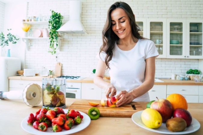 Uma alimentação rica em nutrientes ajuda a evitar a queda de cabelo (Imagem: Olha Povozniuk | Shutterstock) -  (crédito: EdiCase)