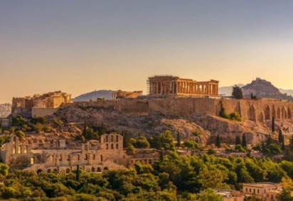 Um dos locais históricos mais populares do mundo, a Acrópole de Atenas, gerou polêmica ao começar a oferecer visitas privadas pelo valor de 5 mil euros (aproximadamente R$ 30 mil!) fora do horário de funcionamento. -  (crédito: Constantinos Kollias Unsplash)