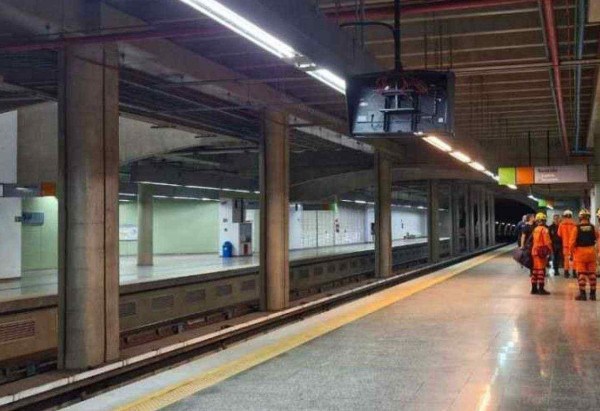 Corpo é encontrado nos trilhos do metrô na Asa Sul -  (crédito: CBMDF)