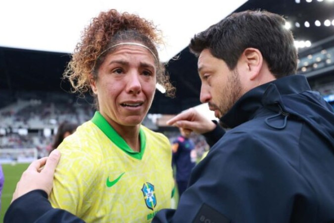 Cristiane com o técnico Arthur Elias -  (crédito: Foto: Lívia Villas Boas / CBF)