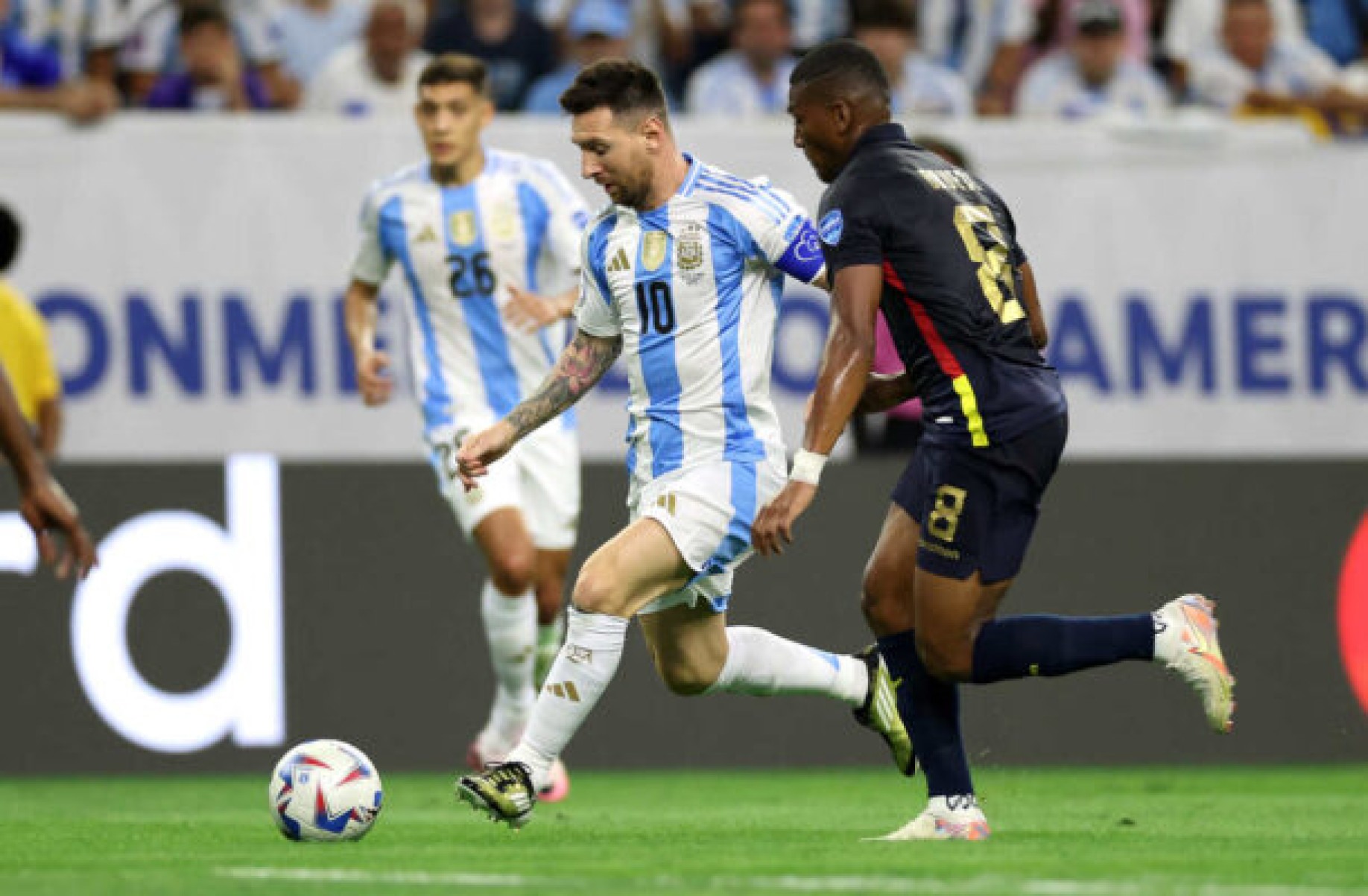Dibu Martínez, nos pênaltis, garante a Argentina na semifinal da Copa América