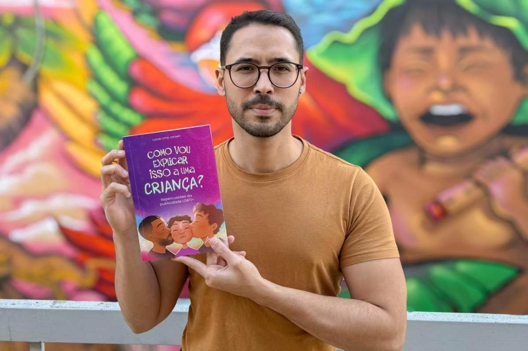 Lucas Jansen lança livro sobre a abordagem LGBTI+ na publicidade