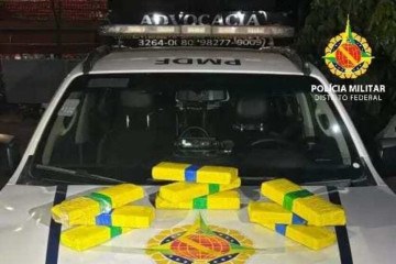 Durante as buscas, foi encontrada uma caixa de papelão com nove tabletes de maconha envolto em fita amarela -  (crédito: PMDF/Divulgação)