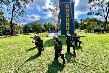 Após quatro meses de treinamento intenso, primeira turma de fuzileiras se forma com 114 jovens de todo o país -  (crédito: Marinha/Divulgação)