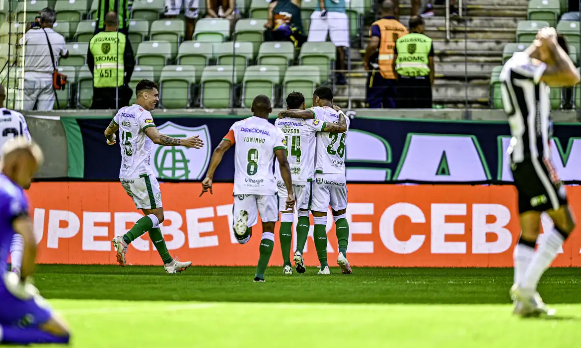 América derrota Operário e iguala Santos no topo da Série B: 2 a 0 -  (crédito: EBC)