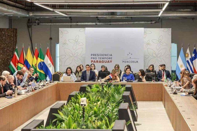 Diplomatas e coordenadores nacionais fazem reunião do Grupo Mercado Comum, do Mercosul, em Assunção, antes da chegada dos chefes de Estado  -  (crédito: Mercosul/Divulgação)