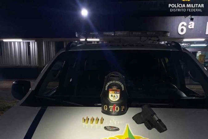 O homem foi preso porte ilegal de arma de fogo e encaminhado à 6ª Delegacia de Polícia (Paranoá) - (crédito: PMDF) O homem foi preso porte ilegal de arma de fogo e encaminhado à 6ª Delegacia de Polícia (Paranoá) - (crédito: PMDF)