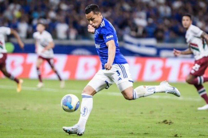 Marlon pode ser desfalque na partida contra o Grêmio, em Caxias do Sul -  (crédito: Foto: Gustavo Aleixo/Cruzeiro)