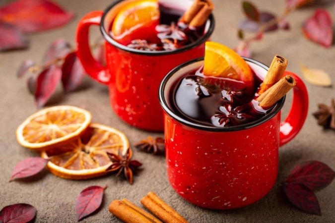 Vinho quente (Imagem: VasiliyBudarin | Shutterstock)  -  (crédito: Edicase)