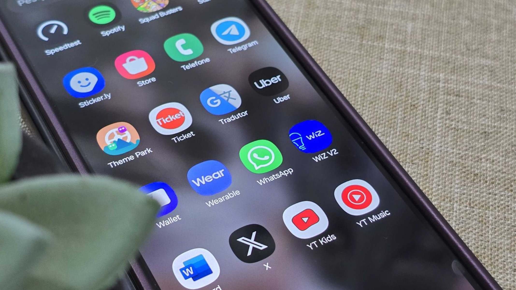 Galaxy AI vai traduzir ligações de WhatsApp em tempo real, sugere vazamento