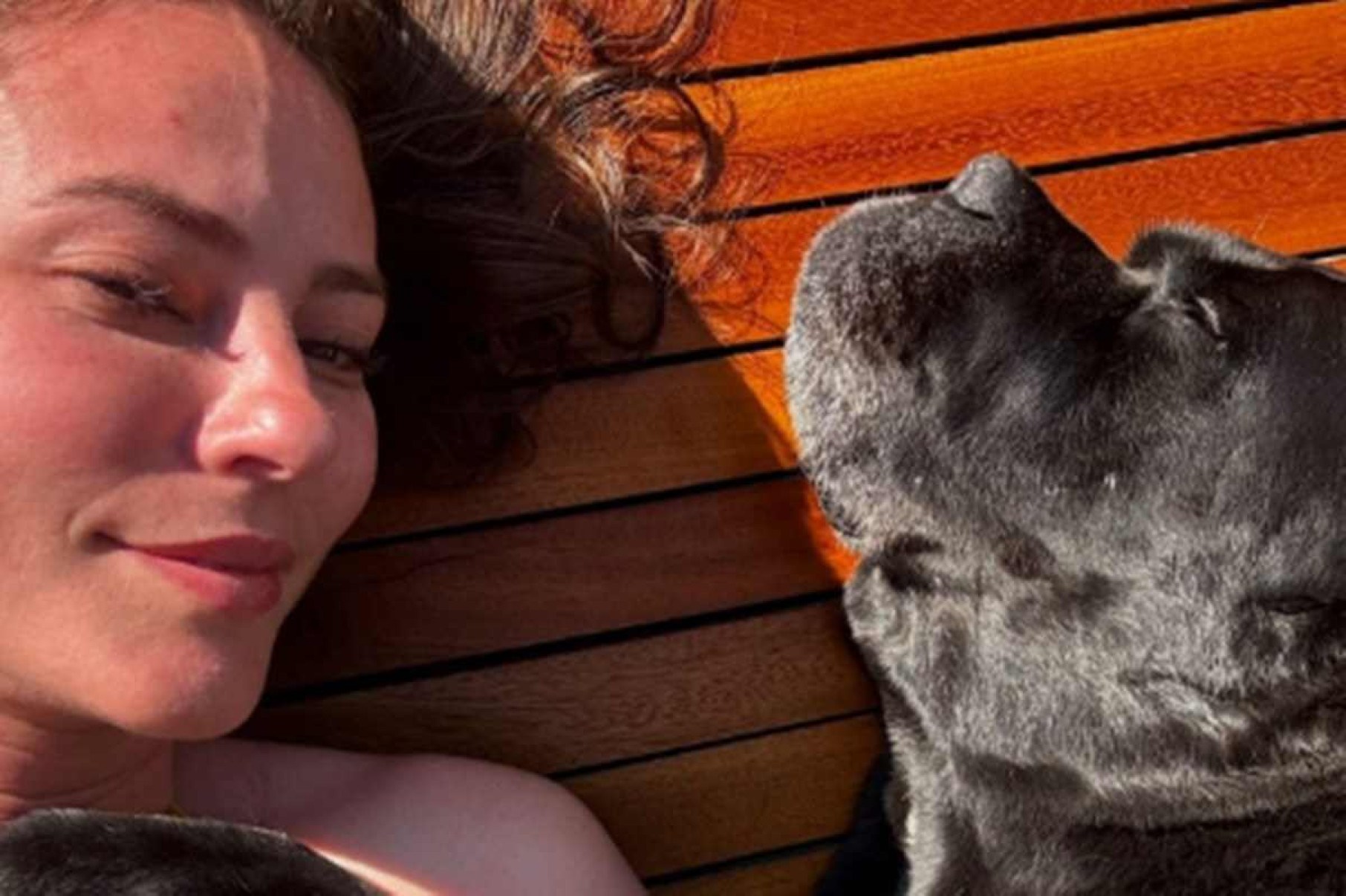 Paolla Oliveira passa fim de semana com cachorro e internet inveja animal