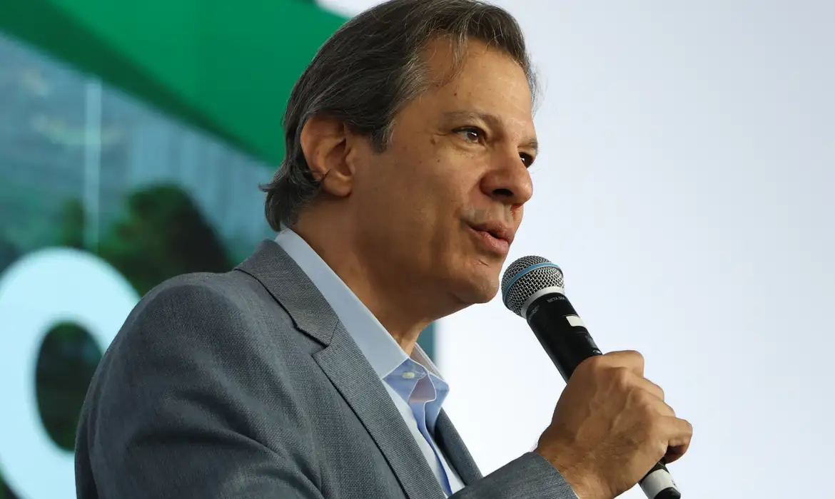 Taxação dos super-ricos pode ajudar a erradicar a pobreza, diz Haddad