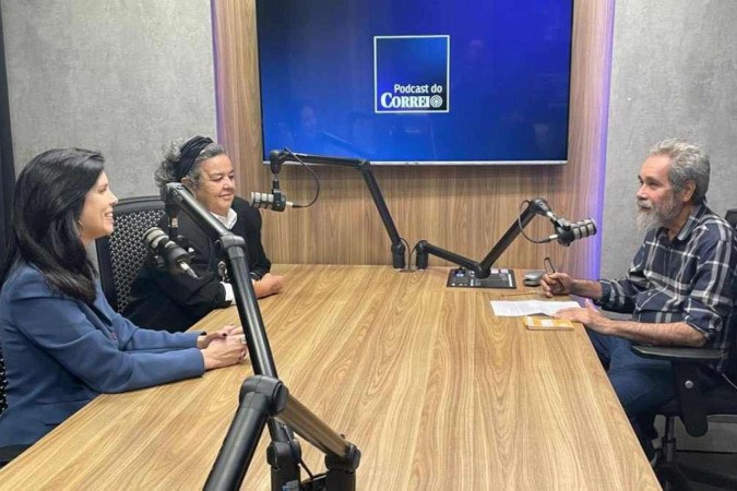 Márcia Zarur (E) e Valéria Cabral conversam com o jornalista Severino Francisco sobre o futuro da fundação -  (crédito: Wanderlei Pozzembom/CB/D.A Press)