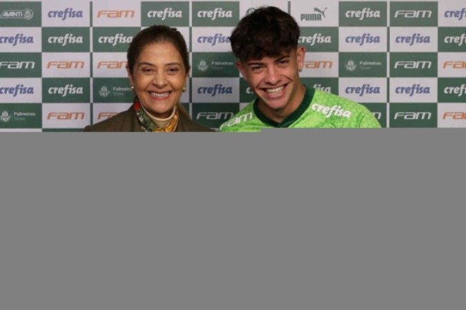 Giay ao lado de Leila Pereira - (crédito: Foto: Cesar Greco/Palmeiras) Giay ao lado de Leila Pereira - (crédito: Foto: Cesar Greco/Palmeiras)