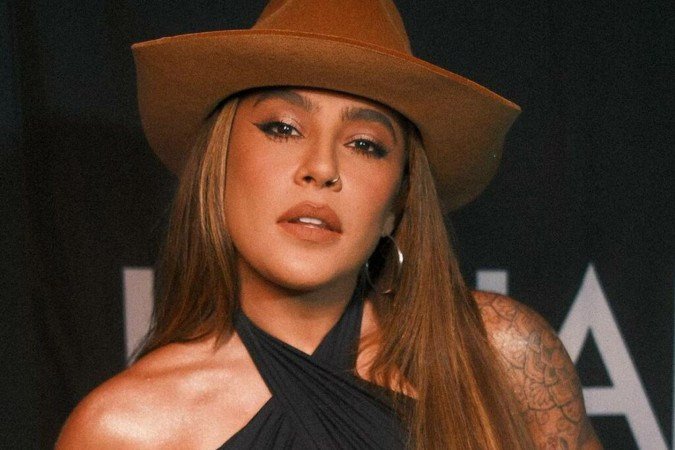 Emocionada, a artista relatou ter temido pela própria vida e dos presentes durante o ocorrido -  (crédito: Observatorio dos Famosos)