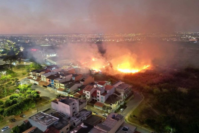 Incêndio mobiliza Corpo de Bombeiros -  (crédito: Bruno Souza/material cedido ao Correio)