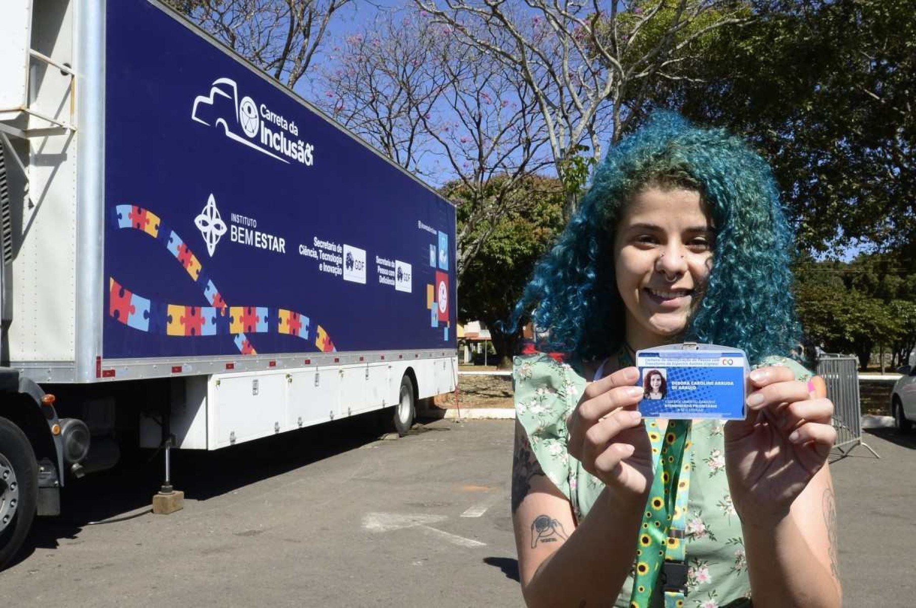 Débora Caroline Arruda de Araújo no Projeto Carreta da Inclusão, que começou pelo Guará 2 .