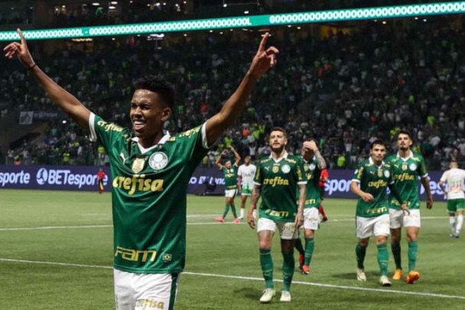  O jogador Est..v..o, da SE Palmeiras, comemora seu gol contra a equipe do EC Juventude, durante partida v..lida pela d..cima primeira rodada, do Campeonato Brasileiro, S..rie A, na arena Allianz Parque. (Foto: Cesar Greco/Palmeiras/by Canon)
     -  (crédito:  CESAR GRECO)