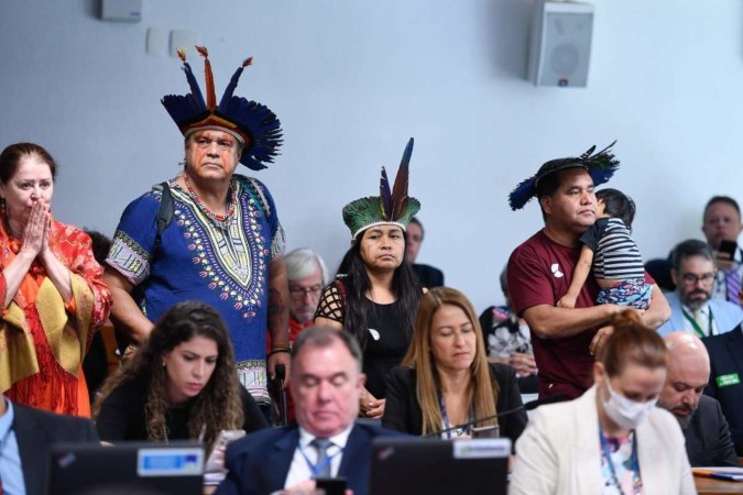 Indígenas estavam presentes durante sessão da CCJ do Senado nesta quarta-feira     -  (crédito:  Edilson Rodrigues/Agência Senado)