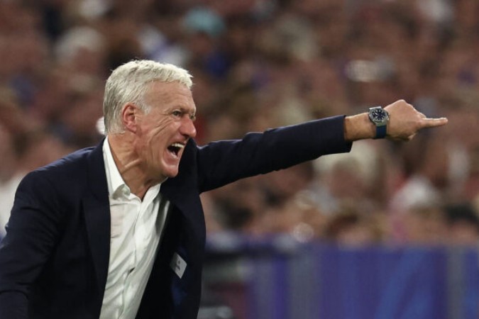  France's head coach Didier Deschamps gestures during the UEFA Euro 2024 semi-final football match between Spain and France at the Munich Football Arena in Munich on July 9, 2024. (Photo by FRANCK FIFE / AFP)
     -  (crédito:  AFP via Getty Images)