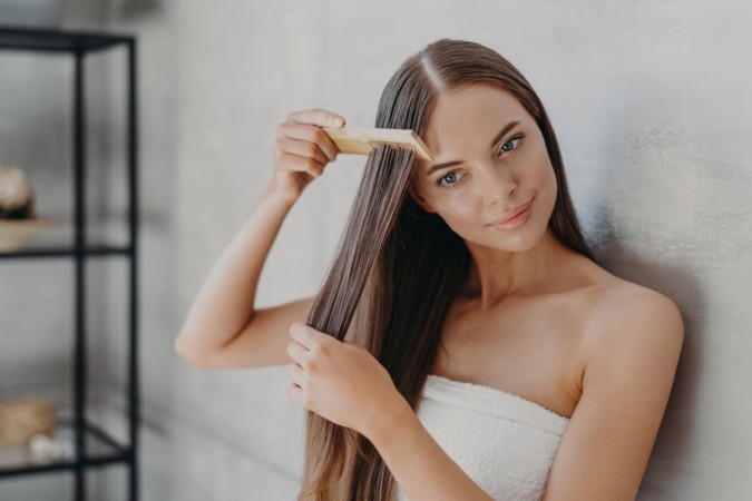 A queda de cabelo em mulheres pode ser causada por fatores diversos (Imagem: vk_st | Shutterstock) -  (crédito: EdiCase)