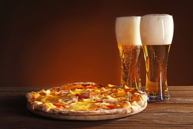 A pizza pode ser harmonizada com cerveja (Imagem: Africa Studio | Shutterstock) -  (crédito: Edicase)