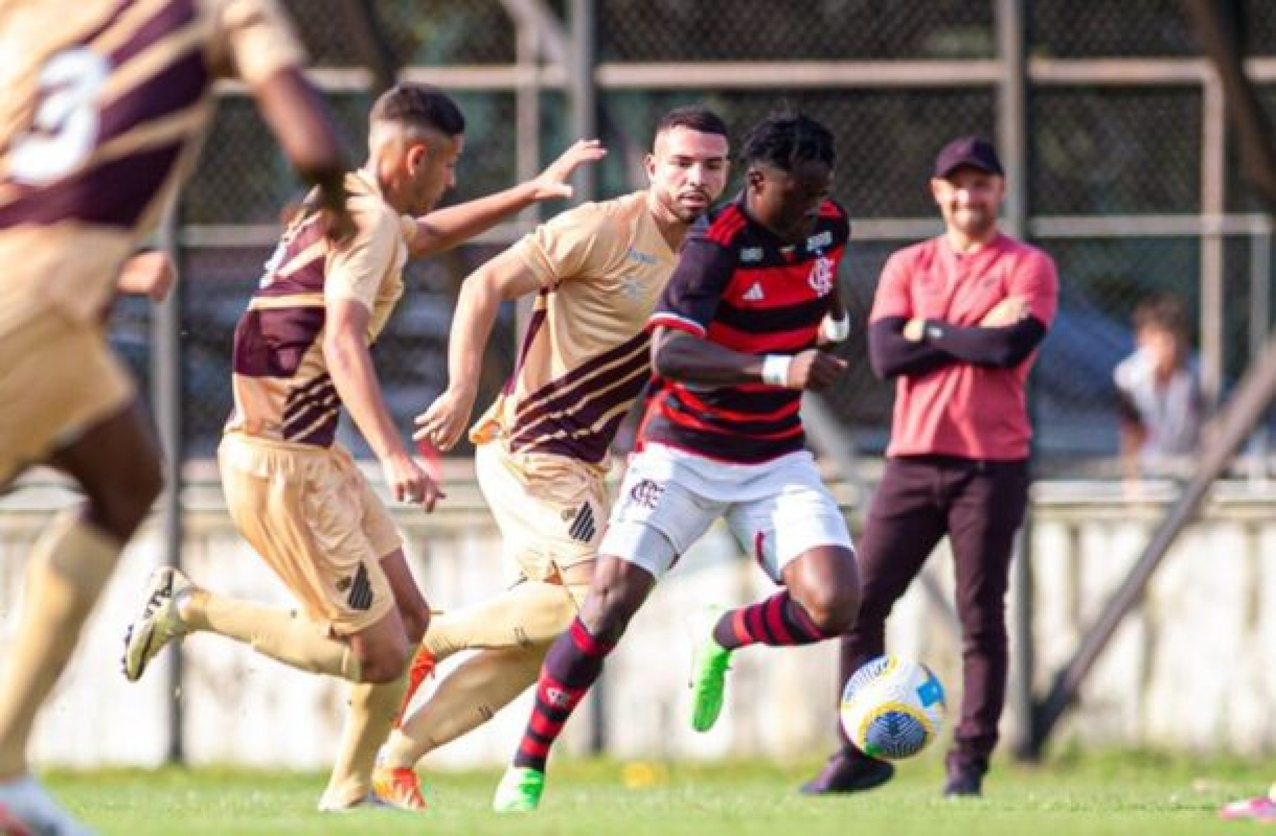 Flamengo perde para o Athletico pelo Brasileirão Sub-20