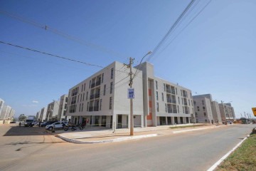 70 famílias em situação de vulnerabilidade recebem apartamentos do GDF, no Sol Nascente  -  (crédito: Agência Brasília / Vinícius Saiki)
