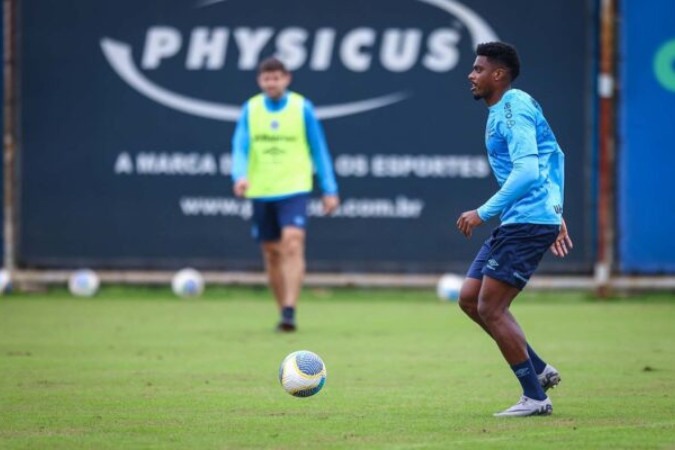  RS - FUTEBOL/ TREINO GREMIO 2024 - ESPORTES - Jogadores do Gremio realizam treino t..cnico durante a manha desta quarta-feira, no CT Luiz Carvalho, na prepara....o para a partida valida pelo Campeonato Brasileiro 2024. FOTO: LUCAS UEBEL/GREMIO FBPA
     -  (crédito:  Lucas Uebel/Gremio FBPA)