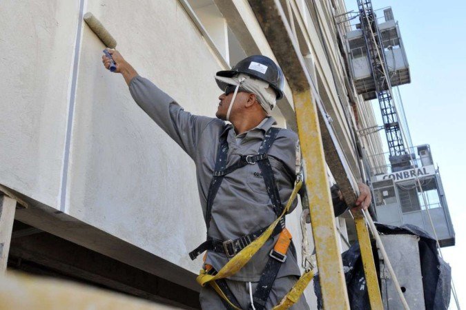 Guilherme é pintor e sonha em se tornar mestre de obras