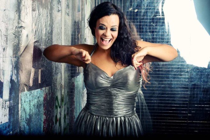 A cantora e compositora Tulipa Ruiz fará um show em Brasília no início do próximo mês